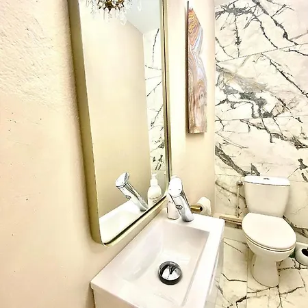 Maison Eglantine Historic 4 Star With Air Conditioning *