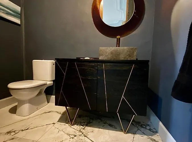 Апартаменты Maison Eglantine Historic 4 Star With Air Conditioning