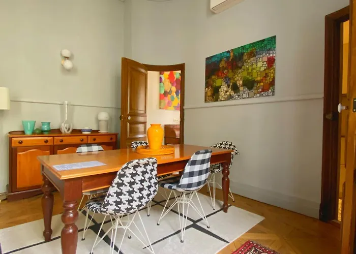 Апартаменты Maison Eglantine Historic 4 Star With Air Conditioning *